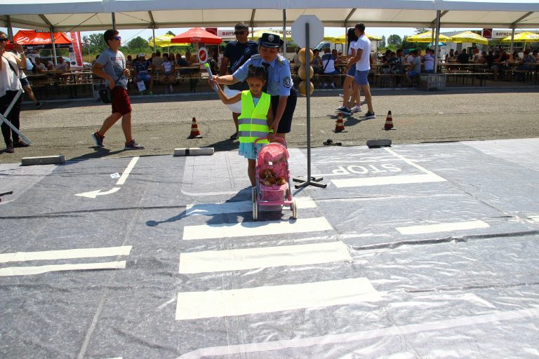 Стотици хора посетиха Зоната по пътна безопасност на ДАБДП в Стара Загора