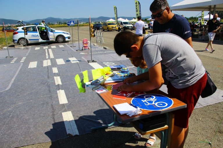 Стотици хора посетиха Зоната по пътна безопасност на ДАБДП в Стара Загора