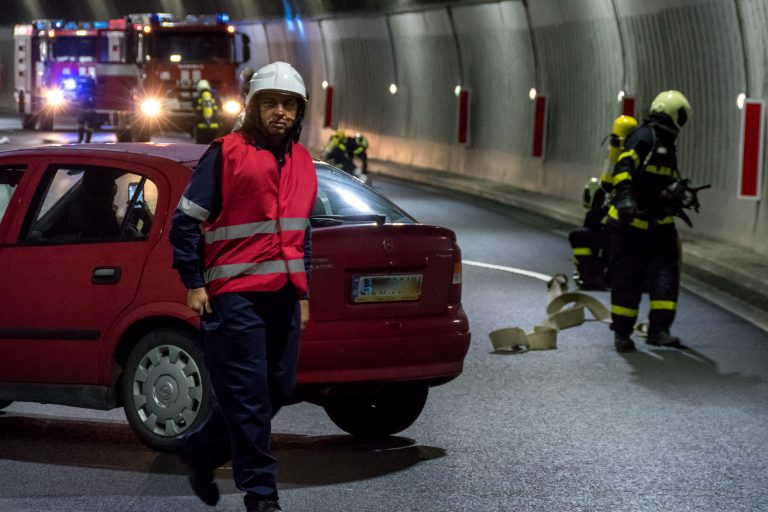Мащабно учение провери времето за реакция и взаимодействието на институциите при пътен инцидент в тунелно съоръжение