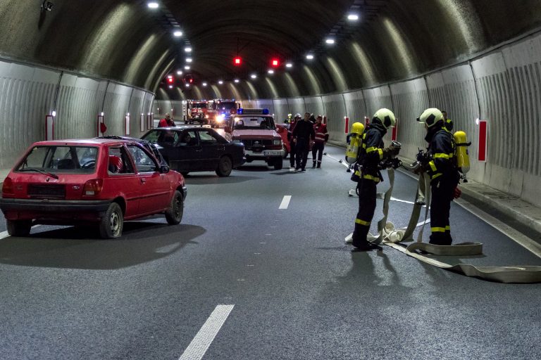 Мащабно учение провери времето за реакция и взаимодействието на институциите при пътен инцидент в тунелно съоръжение