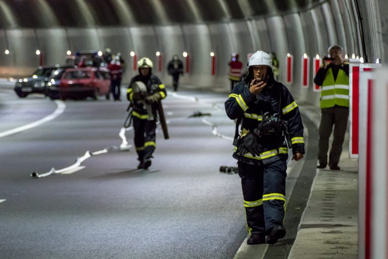 Мащабно учение провери времето за реакция и взаимодействието на институциите при пътен инцидент в тунелно съоръжение