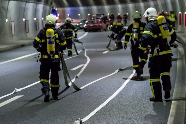 Мащабно учение провери времето за реакция и взаимодействието на институциите при пътен инцидент в тунелно съоръжение