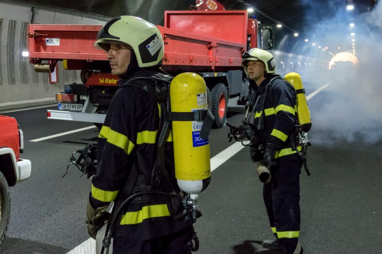 Мащабно учение провери времето за реакция и взаимодействието на институциите при пътен инцидент в тунелно съоръжение