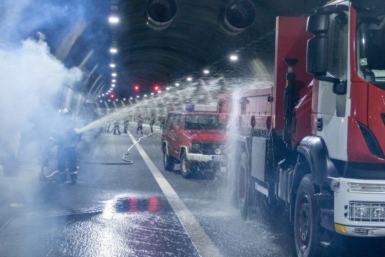 Мащабно учение провери времето за реакция и взаимодействието на институциите при пътен инцидент в тунелно съоръжение