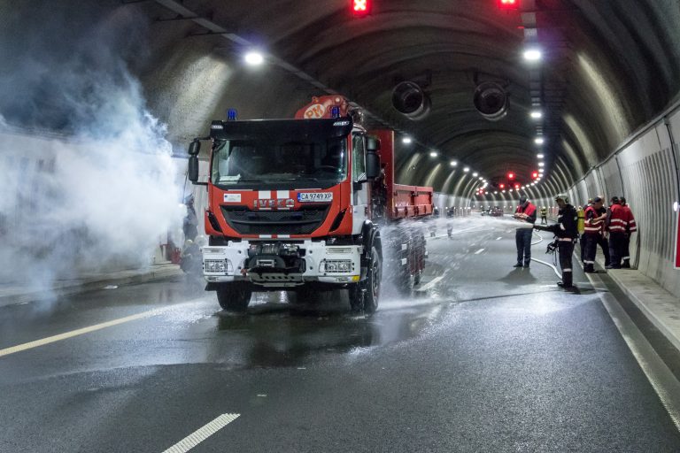 Мащабно учение провери времето за реакция и взаимодействието на институциите при пътен инцидент в тунелно съоръжение