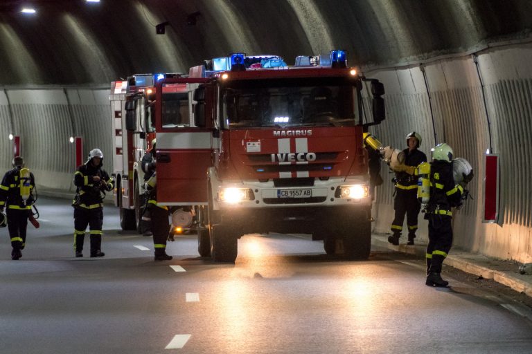 Мащабно учение провери времето за реакция и взаимодействието на институциите при пътен инцидент в тунелно съоръжение