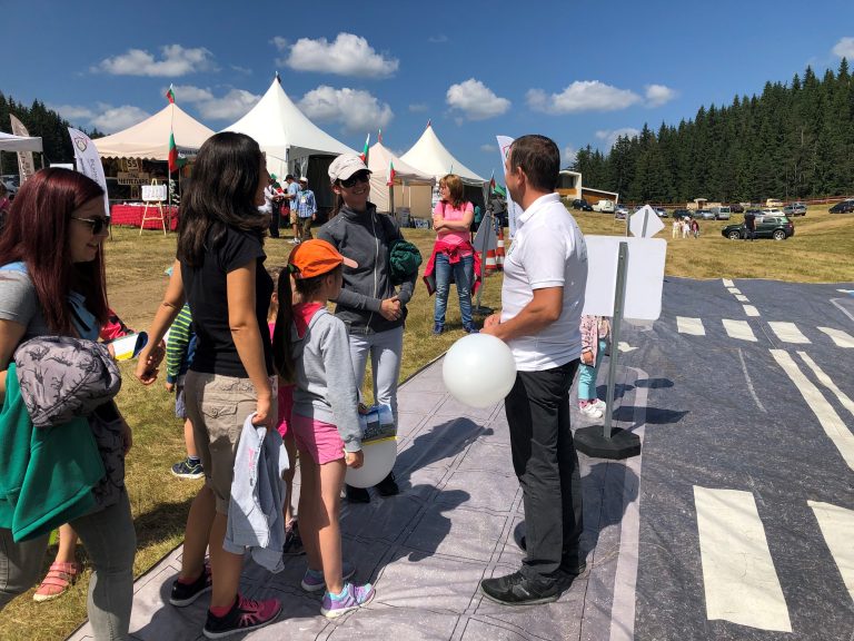 Превантивни мерки за повишаване на пътната безопасност поради голямото струпване на хора и автомобили на фестивала „Рожен“