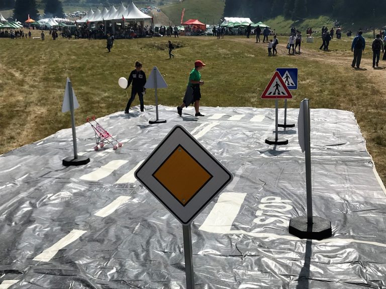 Превантивни мерки за повишаване на пътната безопасност поради голямото струпване на хора и автомобили на фестивала „Рожен“