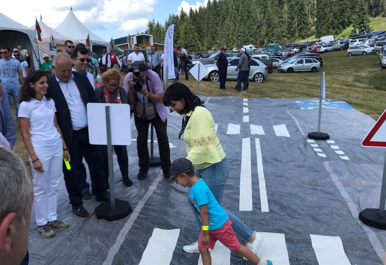 Превантивни мерки за повишаване на пътната безопасност поради голямото струпване на хора и автомобили на фестивала „Рожен“