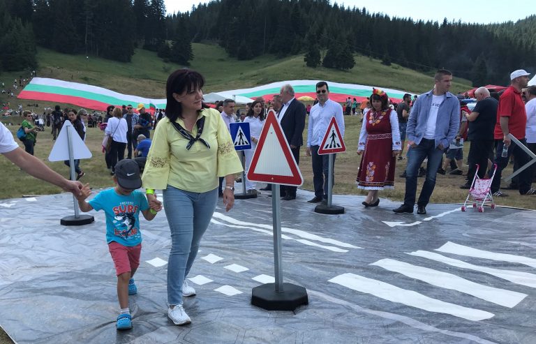 Превантивни мерки за повишаване на пътната безопасност поради голямото струпване на хора и автомобили на фестивала „Рожен“