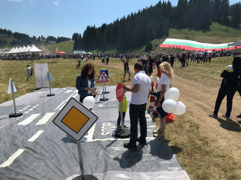 Превантивни мерки за повишаване на пътната безопасност поради голямото струпване на хора и автомобили на фестивала „Рожен“