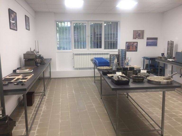 Откриха нова лаборатория за подобряване изследванията в областта на пътното строителство в УАСГ Откриха нова лаборатория за подобряване изследванията в областта на пътното строителство в УАСГ