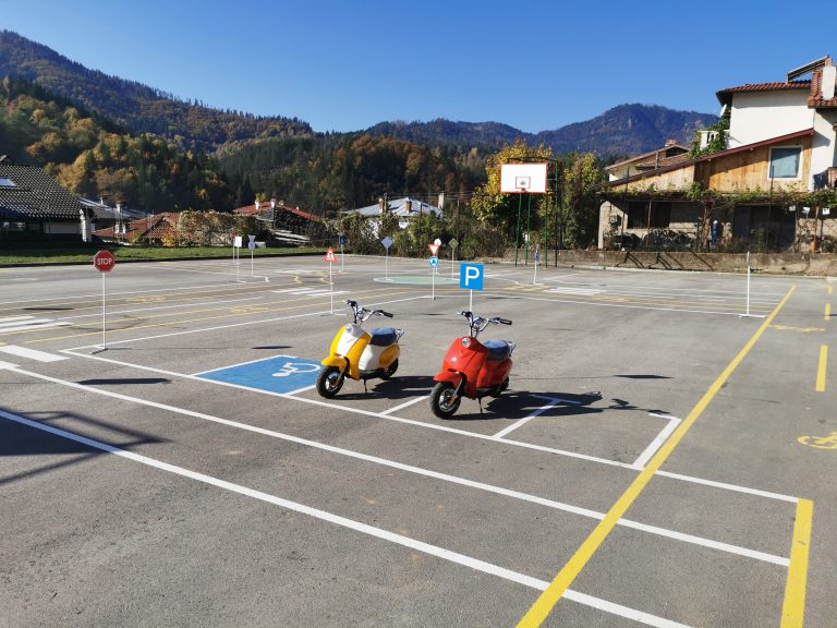 Открит бе Областен център за обучение по безопасност на движението по пътищата в град Смолян Открит бе Областен център за обучение по безопасност на движението по пътищата в град Смолян