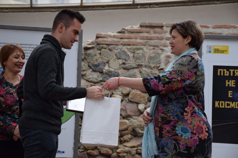 Стартира пътуваща изложба с детски плакати посветени на пътната безопасност