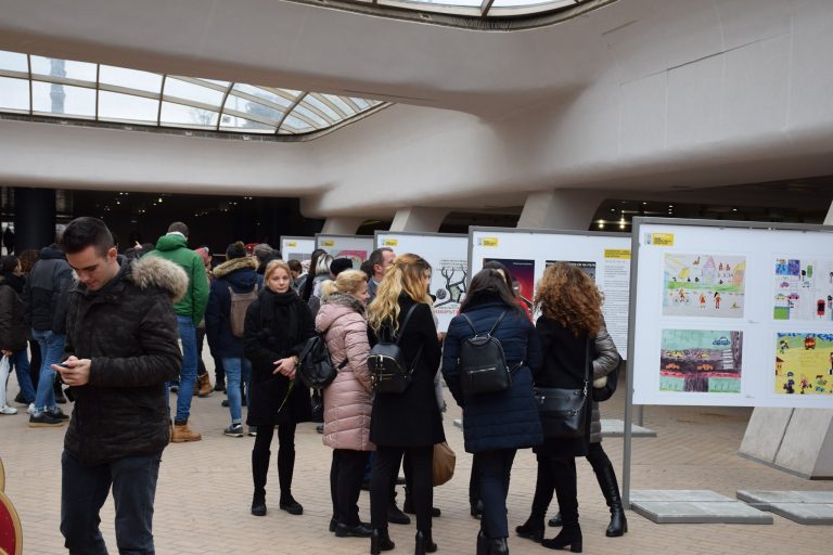 Стартира пътуваща изложба с детски плакати посветени на пътната безопасност