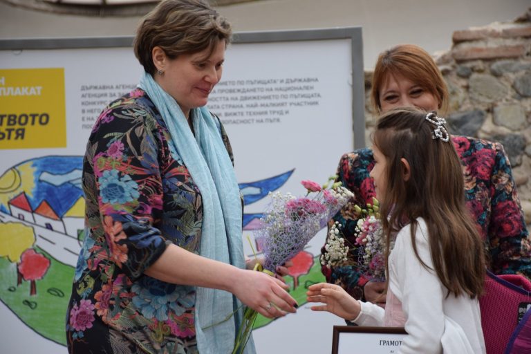 Стартира пътуваща изложба с детски плакати посветени на пътната безопасност