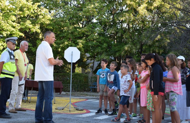 Над 200 деца от цялата страна преминаха лятна олимпиада по пътна безопасност