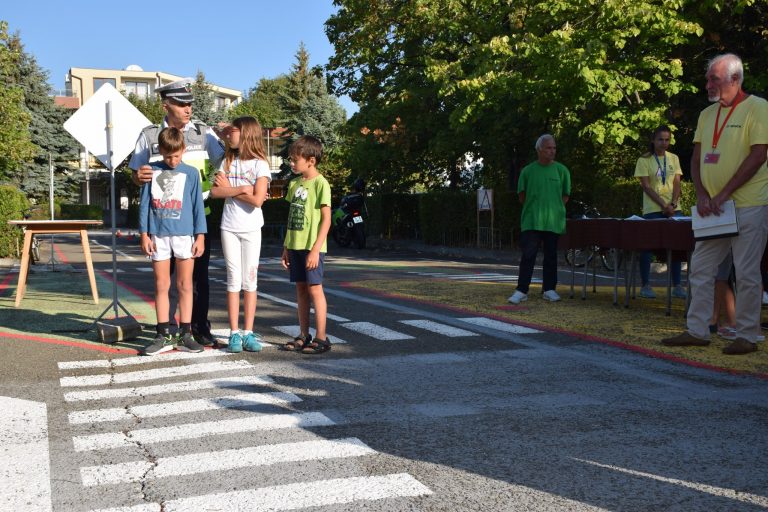 Над 200 деца от цялата страна преминаха лятна олимпиада по пътна безопасност