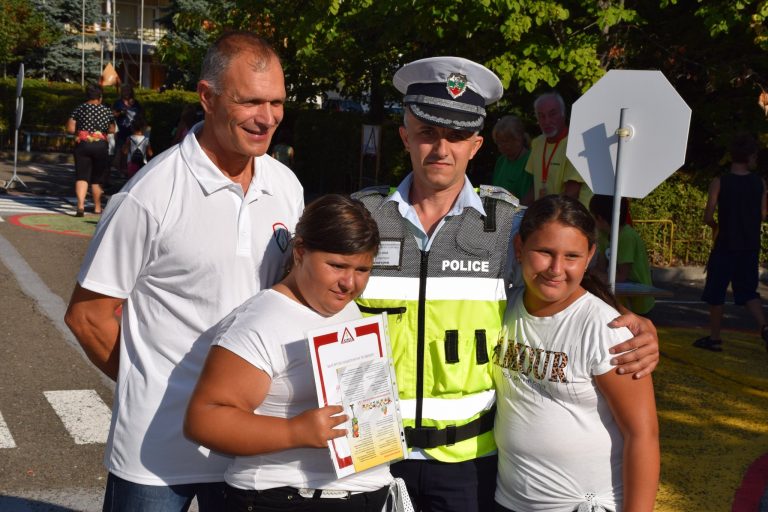 Над 200 деца от цялата страна преминаха лятна олимпиада по пътна безопасност