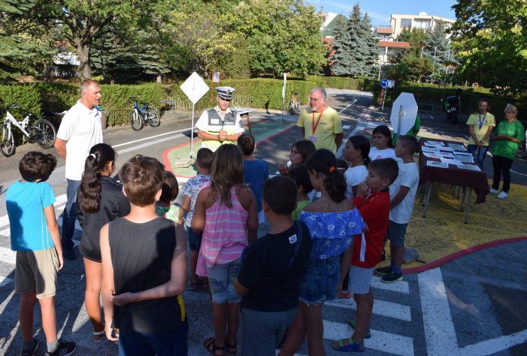 Над 200 деца от цялата страна преминаха лятна олимпиада по пътна безопасност