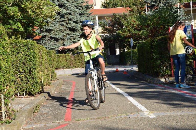 Над 200 деца от цялата страна преминаха лятна олимпиада по пътна безопасност