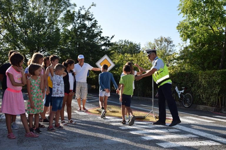 Над 200 деца от цялата страна преминаха лятна олимпиада по пътна безопасност