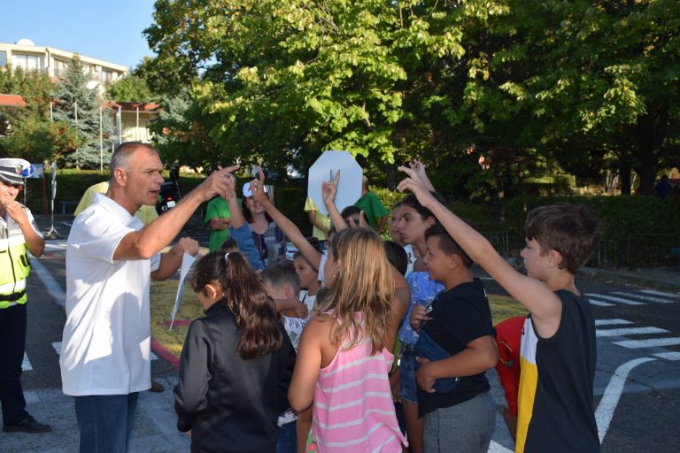 Над 200 деца от цялата страна преминаха лятна олимпиада по пътна безопасност