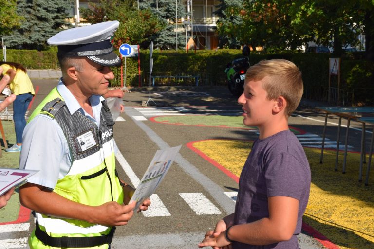 Над 200 деца от цялата страна преминаха лятна олимпиада по пътна безопасност