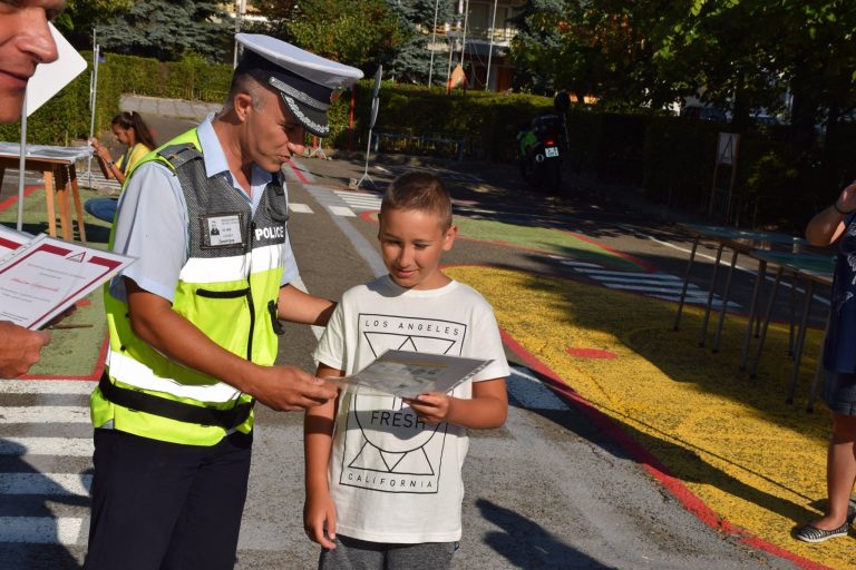 Над 200 деца от цялата страна преминаха лятна олимпиада по пътна безопасност