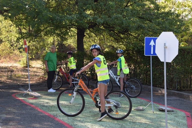 Над 200 деца от цялата страна преминаха лятна олимпиада по пътна безопасност