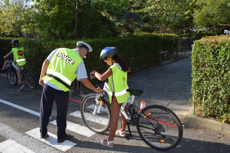 Над 200 деца от цялата страна преминаха лятна олимпиада по пътна безопасност