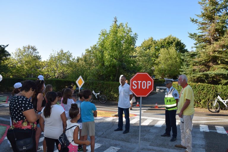 Над 200 деца от цялата страна преминаха лятна олимпиада по пътна безопасност