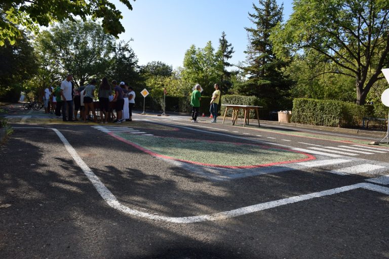 Над 200 деца от цялата страна преминаха лятна олимпиада по пътна безопасност