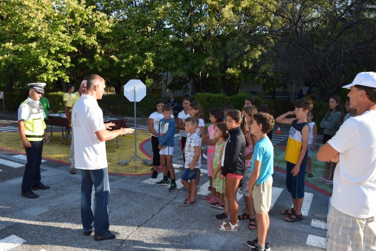 Над 200 деца от цялата страна преминаха лятна олимпиада по пътна безопасност