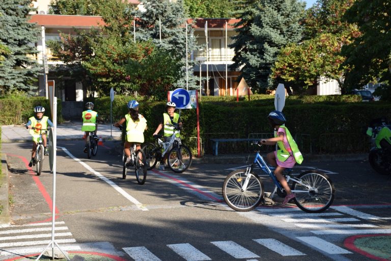 Над 200 деца от цялата страна преминаха лятна олимпиада по пътна безопасност