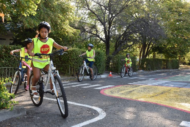 Над 200 деца от цялата страна преминаха лятна олимпиада по пътна безопасност