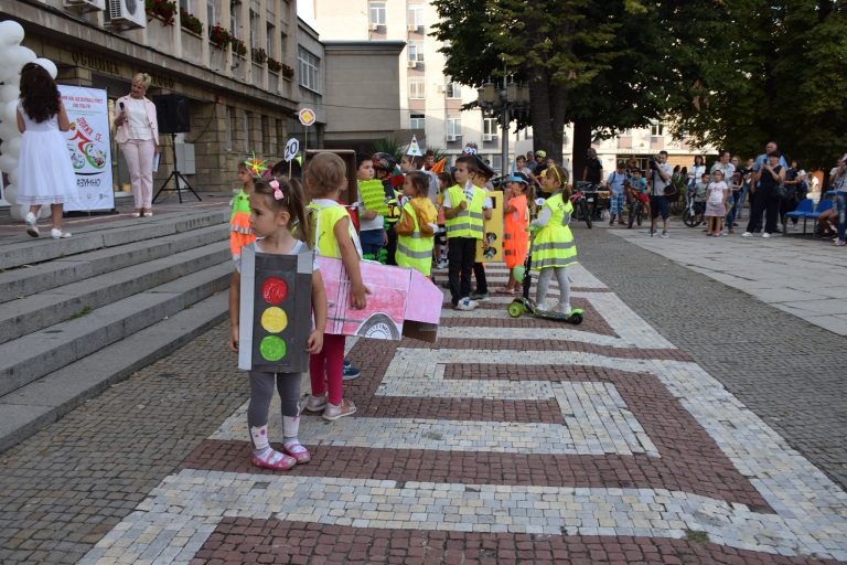 Под надслов „Движи се…РАЗУМНО“ премина вторият празник на пътната безопасност в Габрово Под надслов „Движи се…РАЗУМНО“ премина вторият празник на пътната безопасност в Габрово