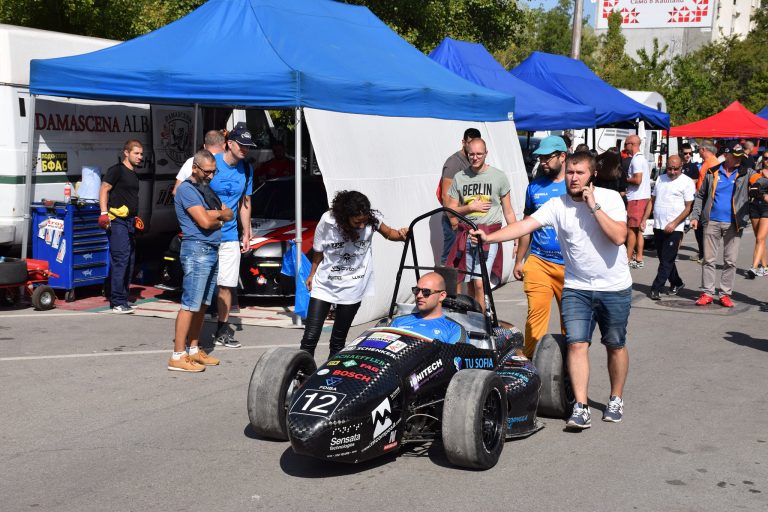 Анкета сред младите водачи показва: 85% препоръчват да се шофира с придружител след взимане на книжка