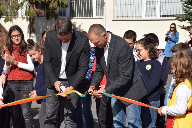 Площадка за интерактивно обучение по безопасност на движението по пътищата бе открита в столичното 54-о училище