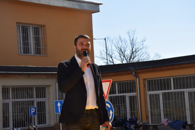 Площадка за интерактивно обучение по безопасност на движението по пътищата бе открита в столичното 54-о училище