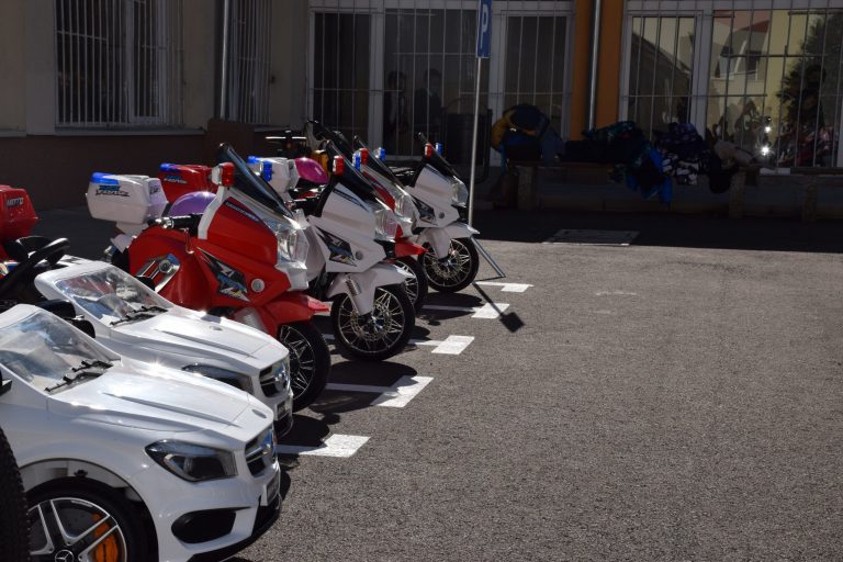 Площадка за интерактивно обучение по безопасност на движението по пътищата бе открита в столичното 54-о училище