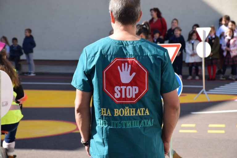 Площадка за интерактивно обучение по безопасност на движението по пътищата бе открита в столичното 54-о училище