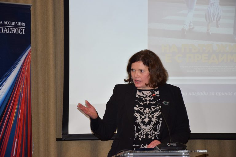 До 2 години България ще има цялостна електронна система за подаване на сигнали от гражданите за опасности на пътя До 2 години България ще има цялостна електронна система за подаване на сигнали от гражданите за опасности на пътя