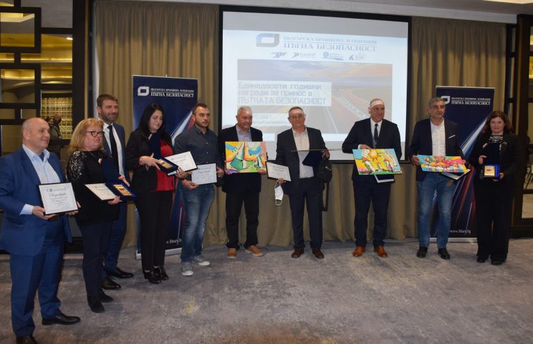 До 2 години България ще има цялостна електронна система за подаване на сигнали от гражданите за опасности на пътя До 2 години България ще има цялостна електронна система за подаване на сигнали от гражданите за опасности на пътя