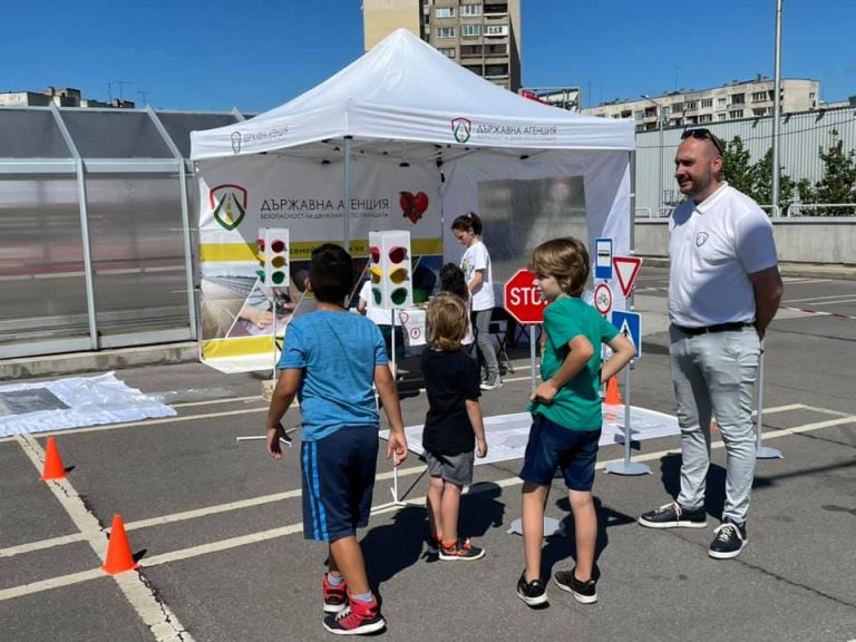 Под мотото “На пътя животът е с предимство“ премина рали „Сердика“ и двудневният авто-мото събор в централната част на София Под мотото “На пътя животът е с предимство“ премина рали „Сердика“ и двудневният авто-мото събор в централната част на София