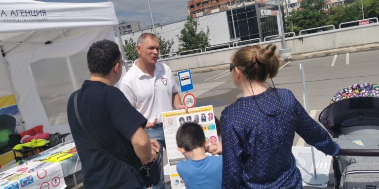 Под мотото “На пътя животът е с предимство“ премина рали „Сердика“ и двудневният авто-мото събор в централната част на София Под мотото “На пътя животът е с предимство“ премина рали „Сердика“ и двудневният авто-мото събор в централната част на София