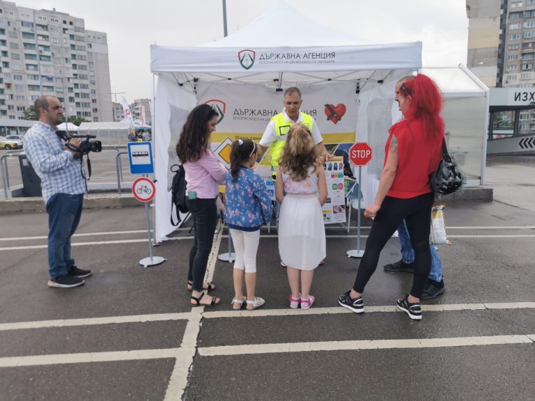 Под мотото “На пътя животът е с предимство“ премина рали „Сердика“ и двудневният авто-мото събор в централната част на София Под мотото “На пътя животът е с предимство“ премина рали „Сердика“ и двудневният авто-мото събор в централната част на София