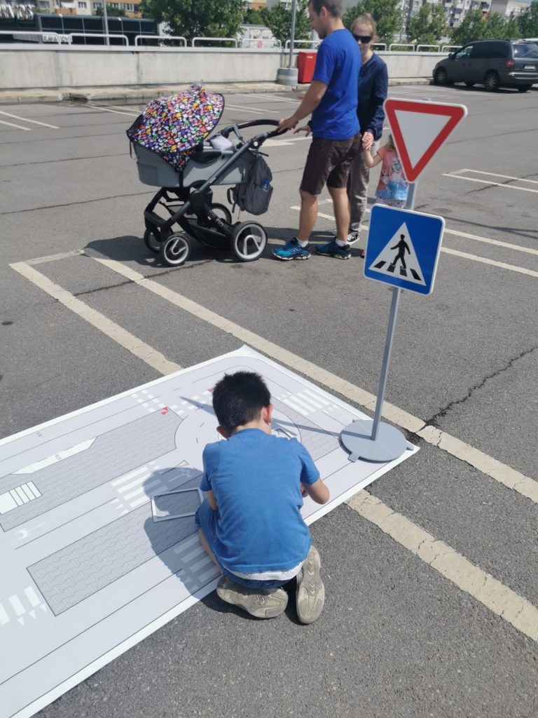 Под мотото “На пътя животът е с предимство“ премина рали „Сердика“ и двудневният авто-мото събор в централната част на София Под мотото “На пътя животът е с предимство“ премина рали „Сердика“ и двудневният авто-мото събор в централната част на София