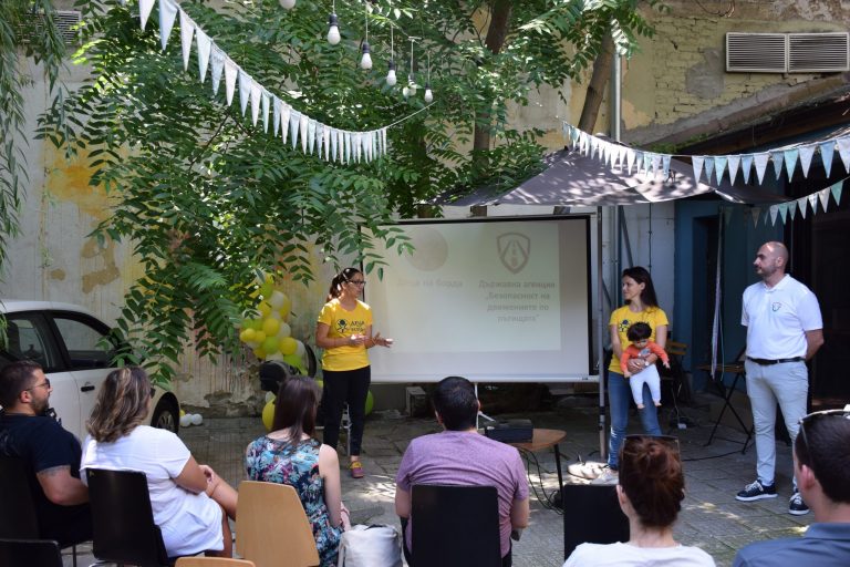 Около половината от всички столчета за деца в автомобилите са монтирани погрешно Около половината от всички столчета за деца в автомобилите са монтирани погрешно