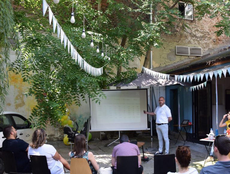 Около половината от всички столчета за деца в автомобилите са монтирани погрешно Около половината от всички столчета за деца в автомобилите са монтирани погрешно